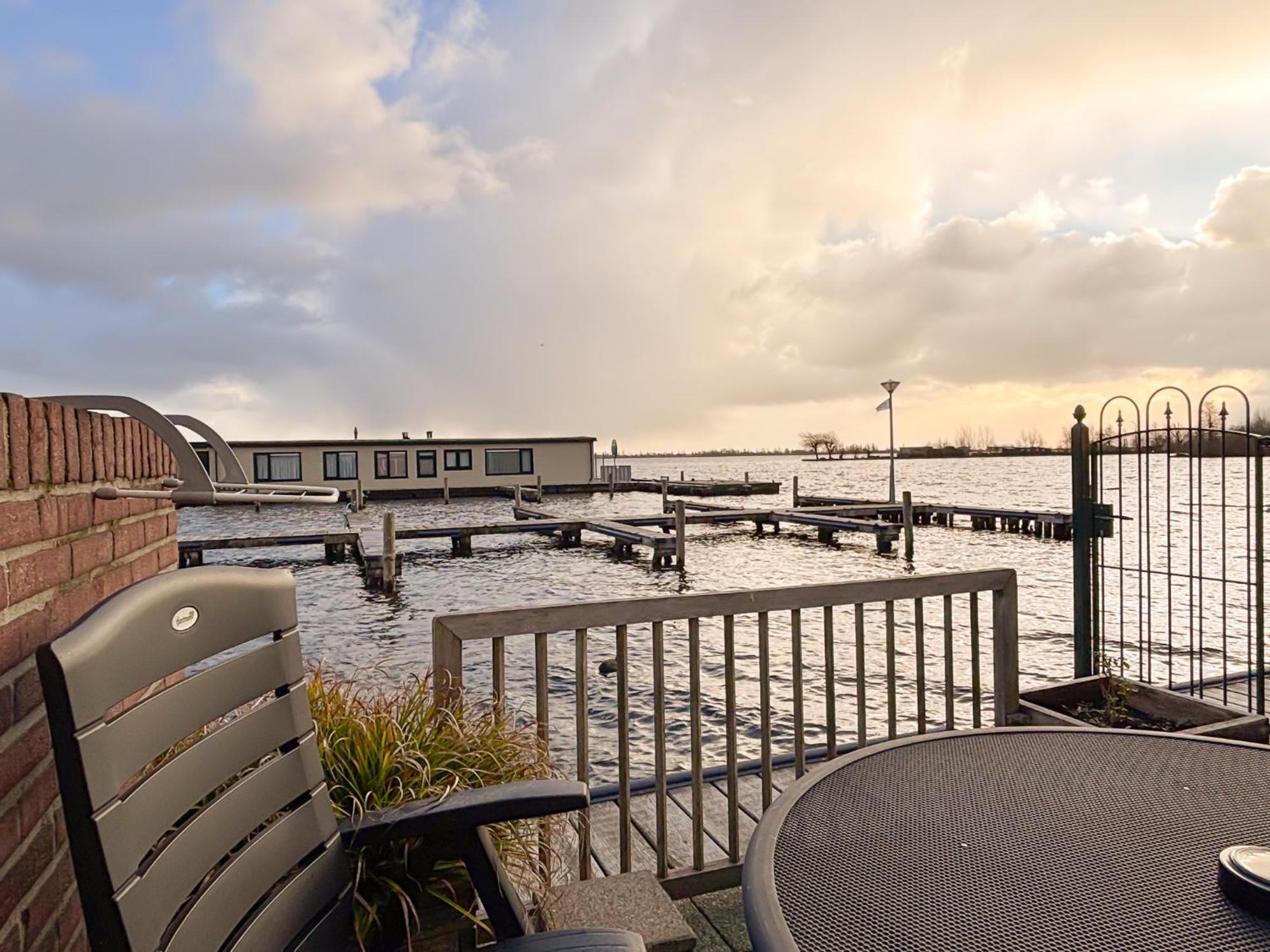 Visserslust Rooms, Apartments And Houseboats Vinkeveen Exterior photo